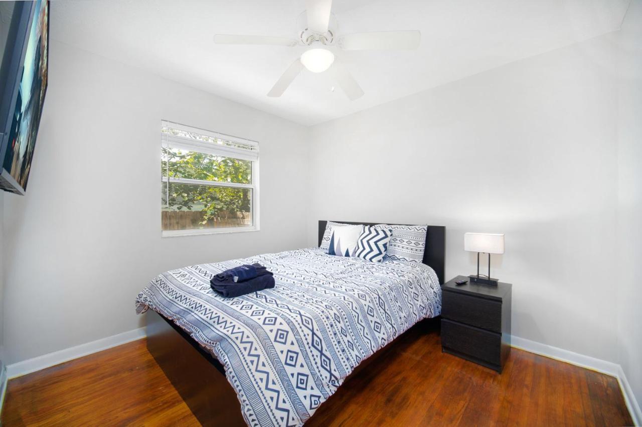 King Bedroom 2Bed1Bath Sleeps 4 Close To Town Center Downtown Beach Mayo Clinic Jacksonville Buitenkant foto